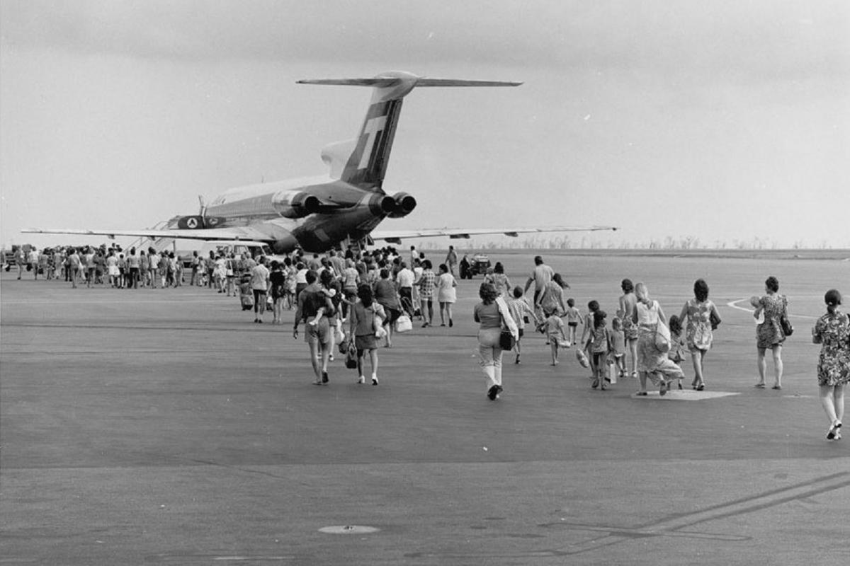 A line of evacuees boarding a TAA plane at Darwin airport