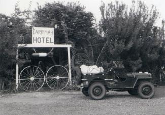 Image of Larrimah Hotel sign with a car in front