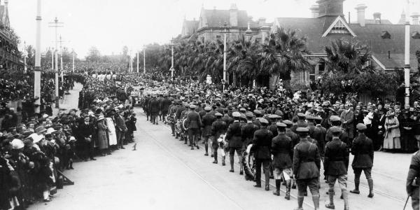 The state funeral of Sir Ross Smith in 1922.