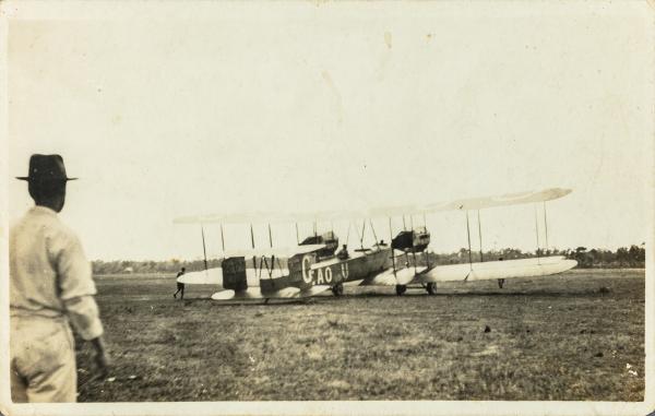 The Smith Brothers’ Vickers Vimy aircraft in Darwin in 1919