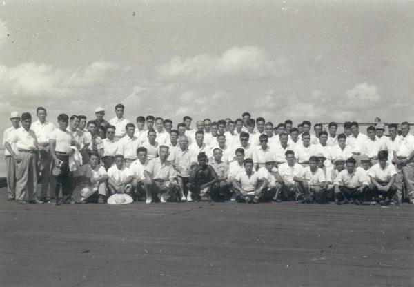 A large group of employees of the Fujita Salvage Company in 1959.